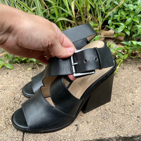 BCBGMAXAZRIA Sara Chunky Square Heel Sandal Ankle Strap Black Leather Size 9.5 - Picture 2 of 11